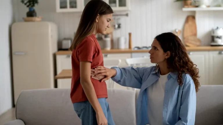 Menarha: ce trebuie să știe adolescentele despre prima menstruație