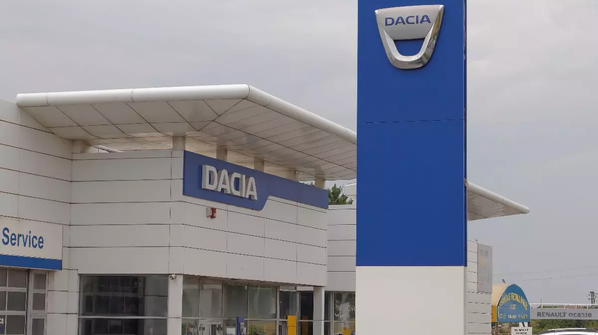 Ilie Bolojan, întâlnire crucială cu șefii Dacia. Compania avertizează că România riscă să piardă investiții importante