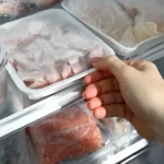 Ce alimente nu ar trebui puse niciodată în congelator. Greșeala care poate strica textura și gustul mâncării