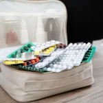 Locurile în care nu ar trebui să ții niciodată medicamentele vara. Greșeala care le poate distruge eficiența