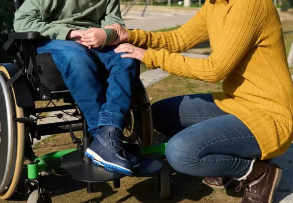 Statul acordă bani în plus pentru copiii cu dizabilități și familiile cu venituri mici