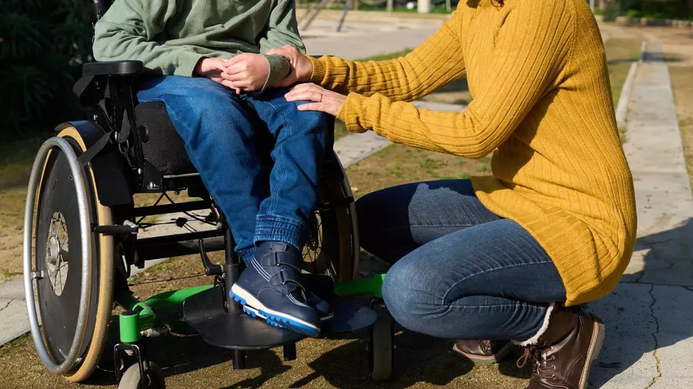 Statul acordă bani în plus pentru copiii cu dizabilități și familiile cu venituri mici