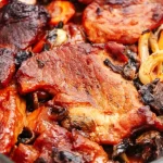 Ceafă de porc la cuptor fragedă și suculentă. Rețeta simplă care cucerește orice masă în familie
