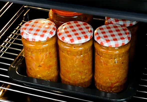 Unde se păstrează corect zacusca pentru iarnă. Greșeala care poate compromite borcanele