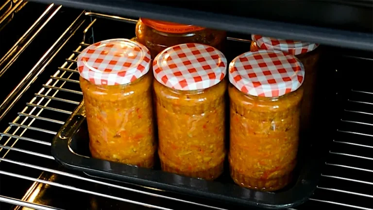 Unde se păstrează corect zacusca pentru iarnă. Greșeala care poate compromite borcanele