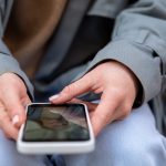 Funcția ascunsă a telefonului care îți arată ce aplicații te urmăresc
